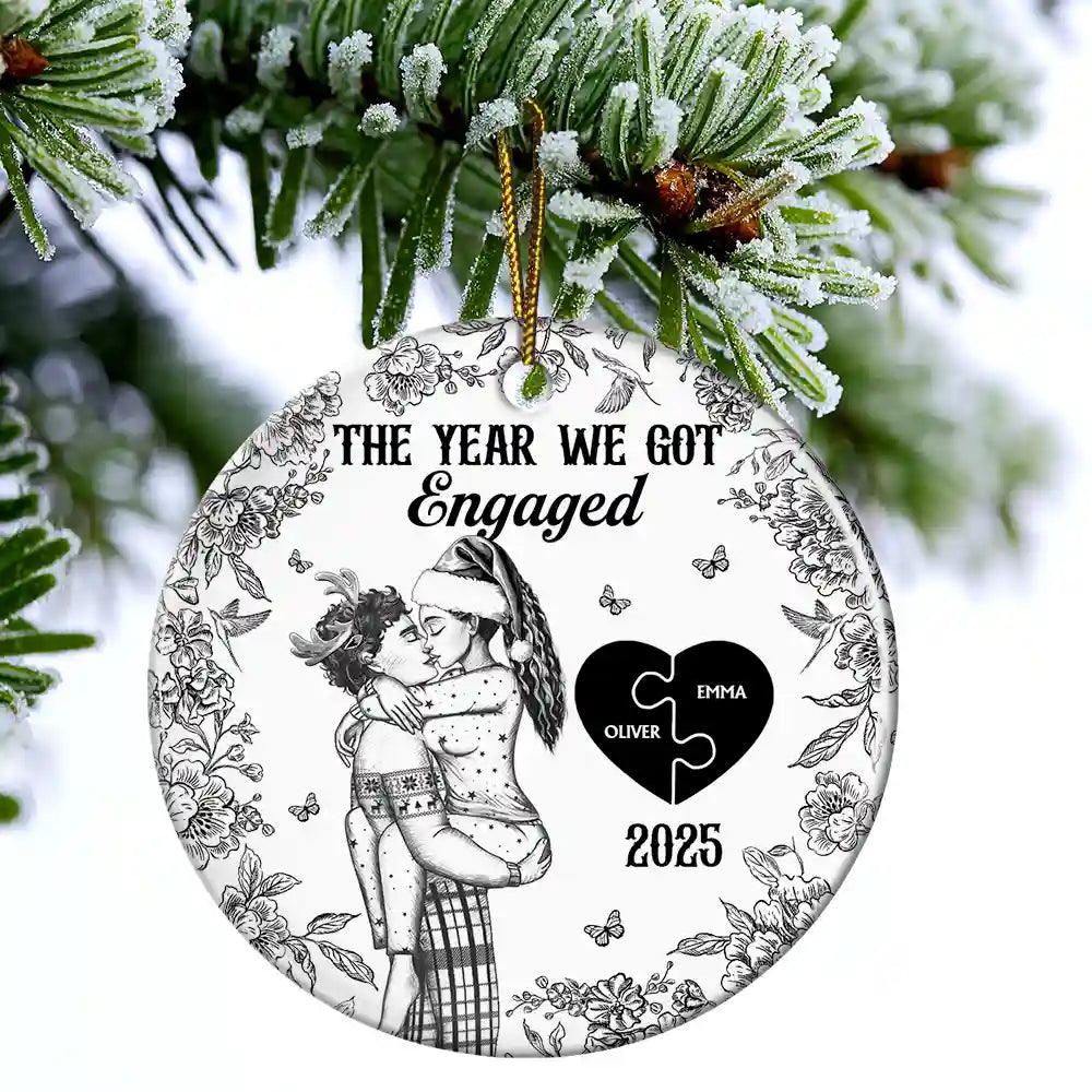 Love,Christmas,Gift For Wife,Gift For Husband,Gift For Couples,Wedding,Wedding Anniversary,Married - The Year We Became Mr & Mrs Kissing Couples Toile - Personalized Circle Ceramic Ornament