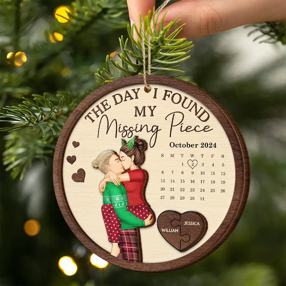 Gift For Couples, Gift For Husband, Gift For Wife, Gift For Boyfriend, Gift For Girlfriend - The Day I Found My Missing Piece Kissing Couples Calendar - Personalized 2-Layered Wooden Ornament