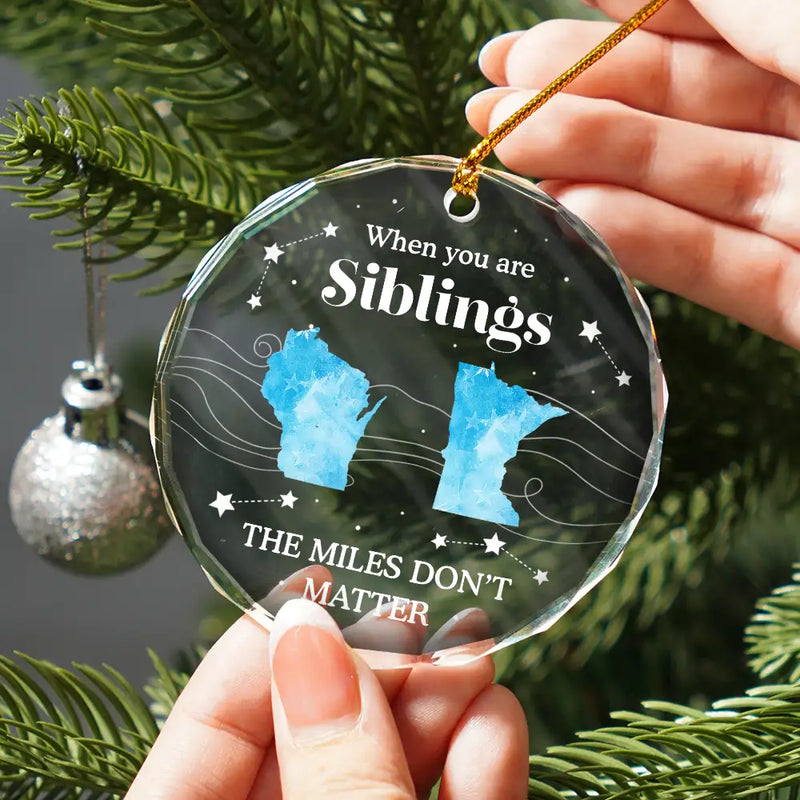 Family,Gift For Sibling,Parents,Gift For Grandparents,Gift For Sisters,Gift For Brothers,Gift For Bestie - Long Distance The Miles Don't Matter Christmas - Personalized Circle Glass Ornament