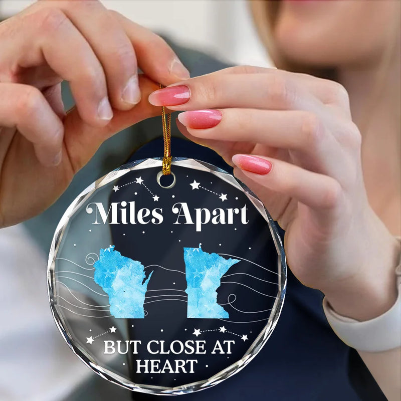 Family,Gift For Sibling,Parents,Gift For Grandparents,Gift For Sisters,Gift For Brothers,Gift For Bestie - Long Distance The Miles Don't Matter Christmas - Personalized Circle Glass Ornament