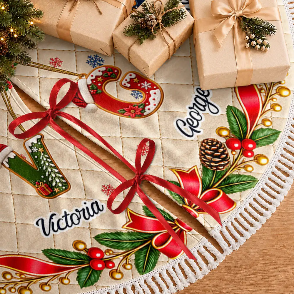 Christmas, Family, Icon, Sentimental - Gift For Family Mom Grandma - Personalized Family Name And Names Santa Hat Initials Christmas Tree Skirt
