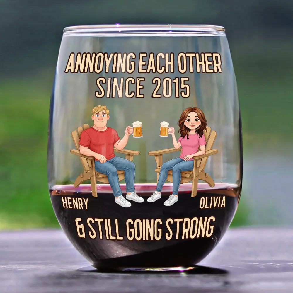 Wedding Anniversary, Humorous, Old Couples, Gift For Couples, Vector - Animate Couple Annoying Each Other - Personalized Stemless Wine Glass