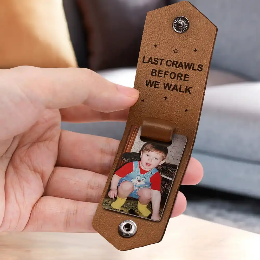 Happy,Graduation,Gift For Yourself,Gift For Men,Gift For Women,Gift For Daughter,Gift For Son,Gift For Sibling,Gift For Sisters,Gift For Brothers,Gift For Bestie - Custom Photo Childhood Look Who's Graduated - Personalized Leather Photo Keychain