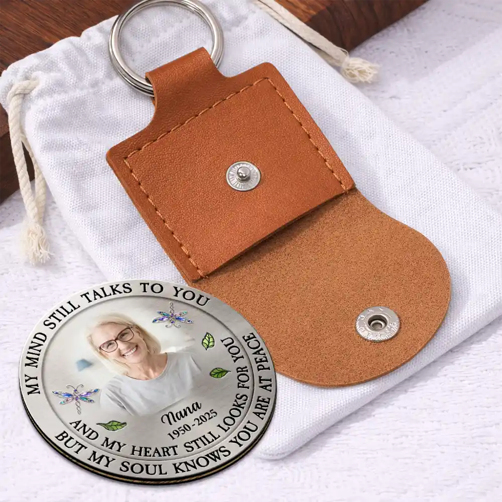 Family, Parents, Gift For Grandparents, Memorial, Sad - Custom Photo Memorial My Mind Still Talks To You - Personalized Wooden Pocket Hug