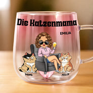 Cat Lovers,Cat Mom,Cat Dad,Happy,Non-Eng,Gift For Women,Gift For Men - Die Katzenmama - Personalisierte Farbverlauf Glastasse