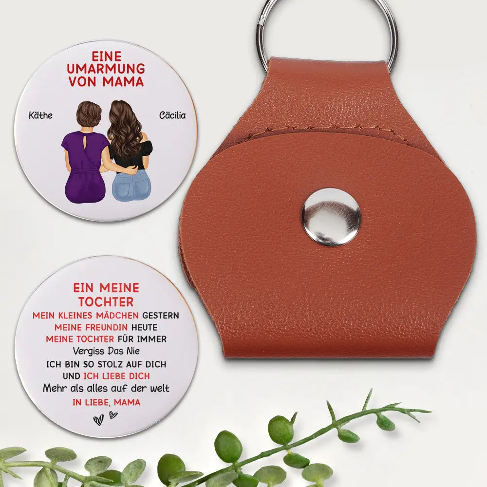 Mom - Daughters (Adult),Mom - Sons,Gift For Women,Gift For Men,Happy,Non-Eng,Family - Eine Umarmung Von Mama - Personalisierter Pocket Hug Leder Schlüsselanhänger