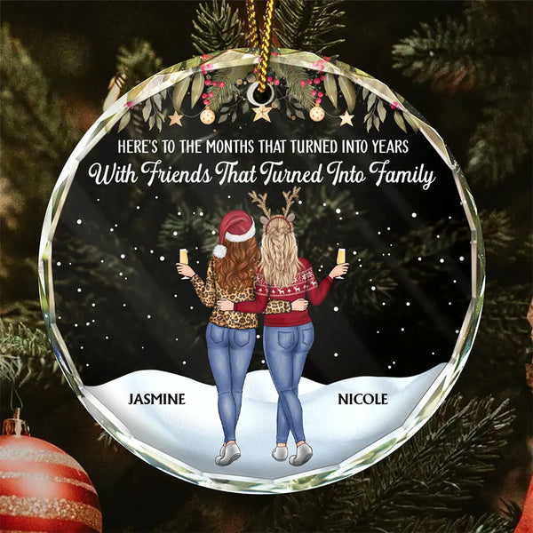 Christmas, Gift For Bestie, Happy - Friends That Turn Into Family Backside - Personalized Circle Glass Ornament