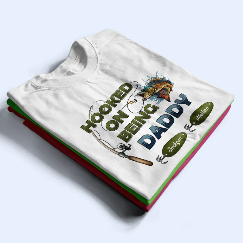 Hooked On Being Papa Fishing - Personalized T Shirt