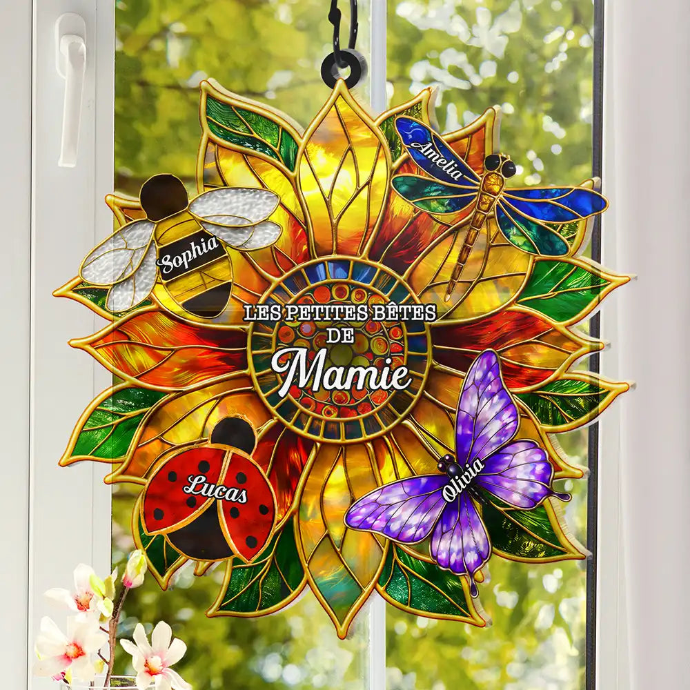 Gift For Wife,Gift For Yourself,Gift For Women,Parents,Gift For Mother,Gift For Grandma,Gift For Grandparents,French,Non-Eng,Icon,Proud - Les Petites Bêtes De Mamie Maman - Attrape-Soleil À Suspendre Personnalisé