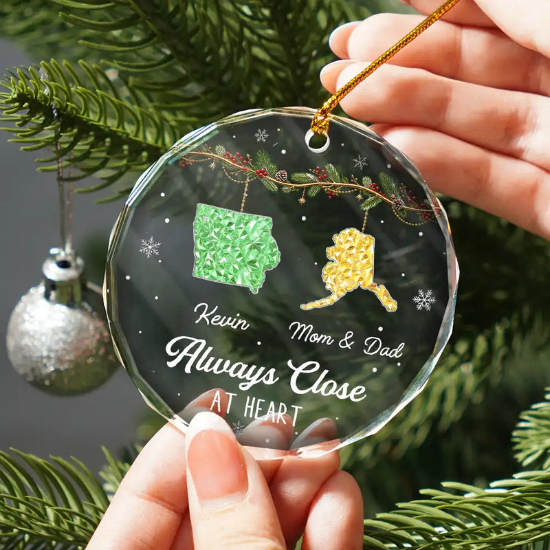 Christmas,Long Distance,Cozy,Family,Icon - Long Distance Family Love Knows No Distance Crystal Effect - Personalized Glass Ornament