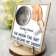 Gift For Mother,Gift For Father,New Dad,New Mom,New baby,Happy,Non-Eng,Calendar,Adorable - Calendar The Moon The Day You Became My Daddy - Personalized 2-Layered Wooden Plaque With Stand