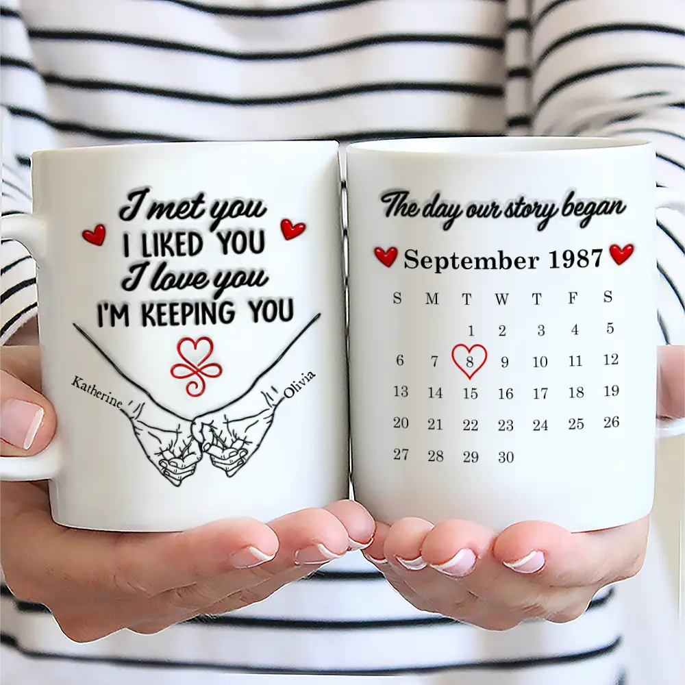 Top Market,Wedding Anniversary,Old Couples,Romantic,Gift For Couples,Calendar - Calendar Couple Holding Hands I Met You Liked You Love You 3D Inflated Effect - Personalized White Edge-to-Edge Mug