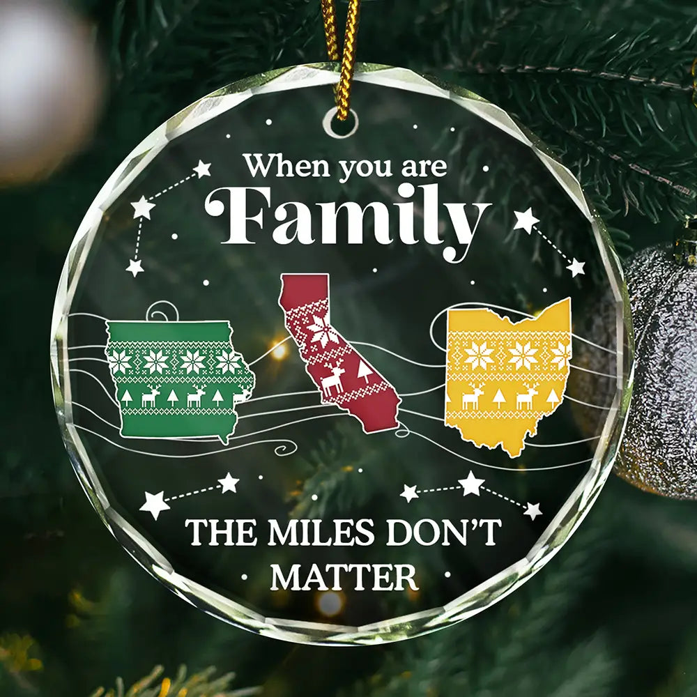 Family, Gift For Sibling, Parents, Gift For Grandparents, Gift For Sisters, Gift For Brothers, Gift For Bestie - Long Distance The Miles Don't Matter Christmas Pattern - Personalized Circle Glass Ornament
