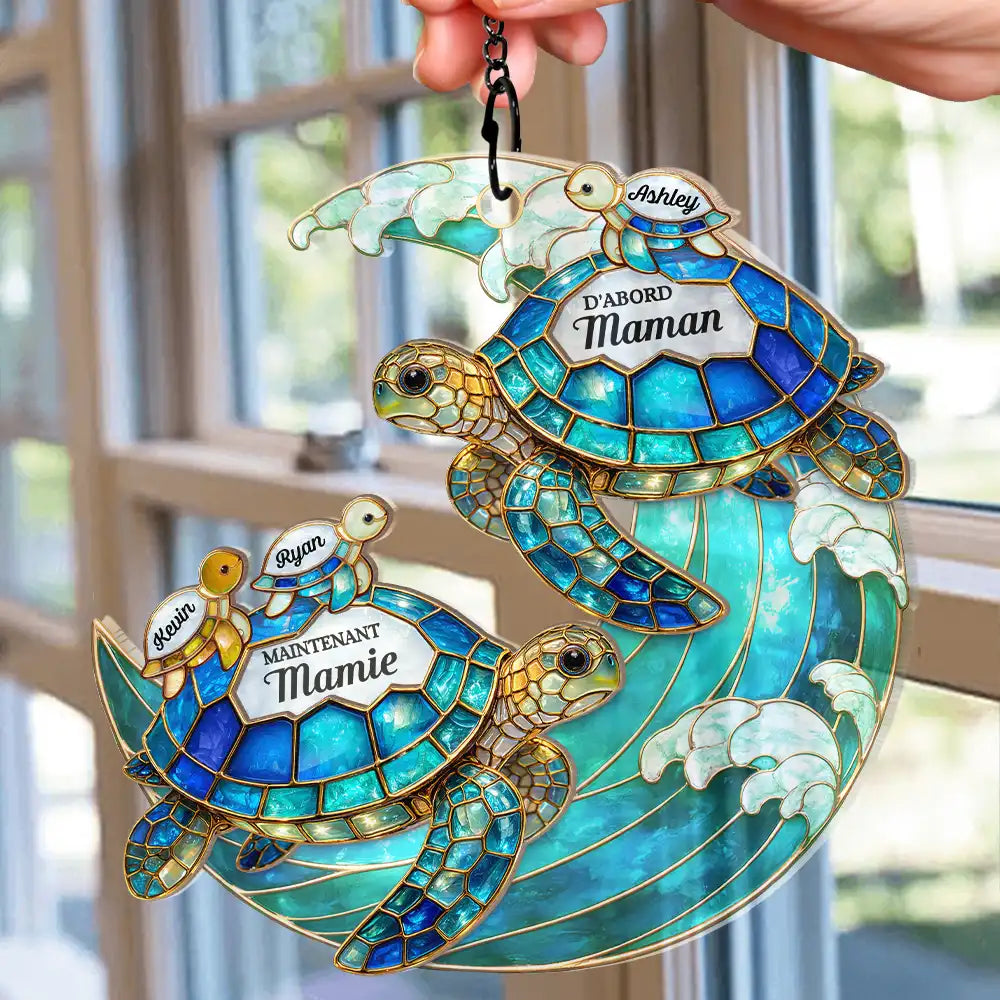 Gift For Wife,Gift For Yourself,Gift For Women,Parents,Gift For Mother,Gift For Grandma,Gift For Grandparents,French,Non-Eng,Icon,Grateful - Tortue De Mer D’abord Maman Maintenant Mamie - Attrape-Soleil À Suspendre Personnalisé