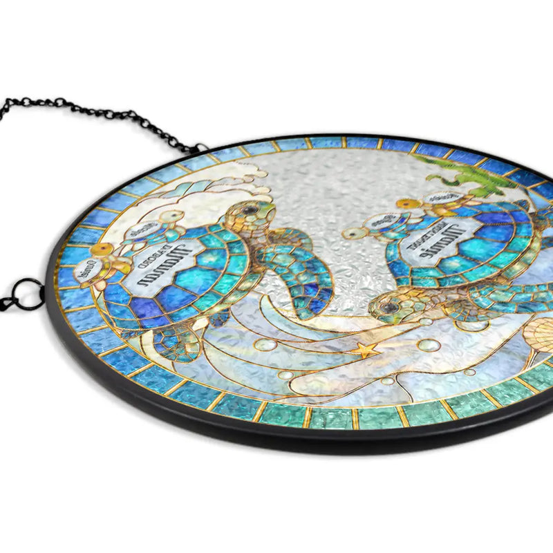 Gift For Wife,Gift For Yourself,Gift For Women,Parents,Gift For Mother,Gift For Grandma,Gift For Grandparents,French,Non-Eng,Icon,Grateful - Tortue De Mer D’abord Maman Maintenant Mamie - Attrape-Soleil Effet Vitrail À Suspendre Personnalisé