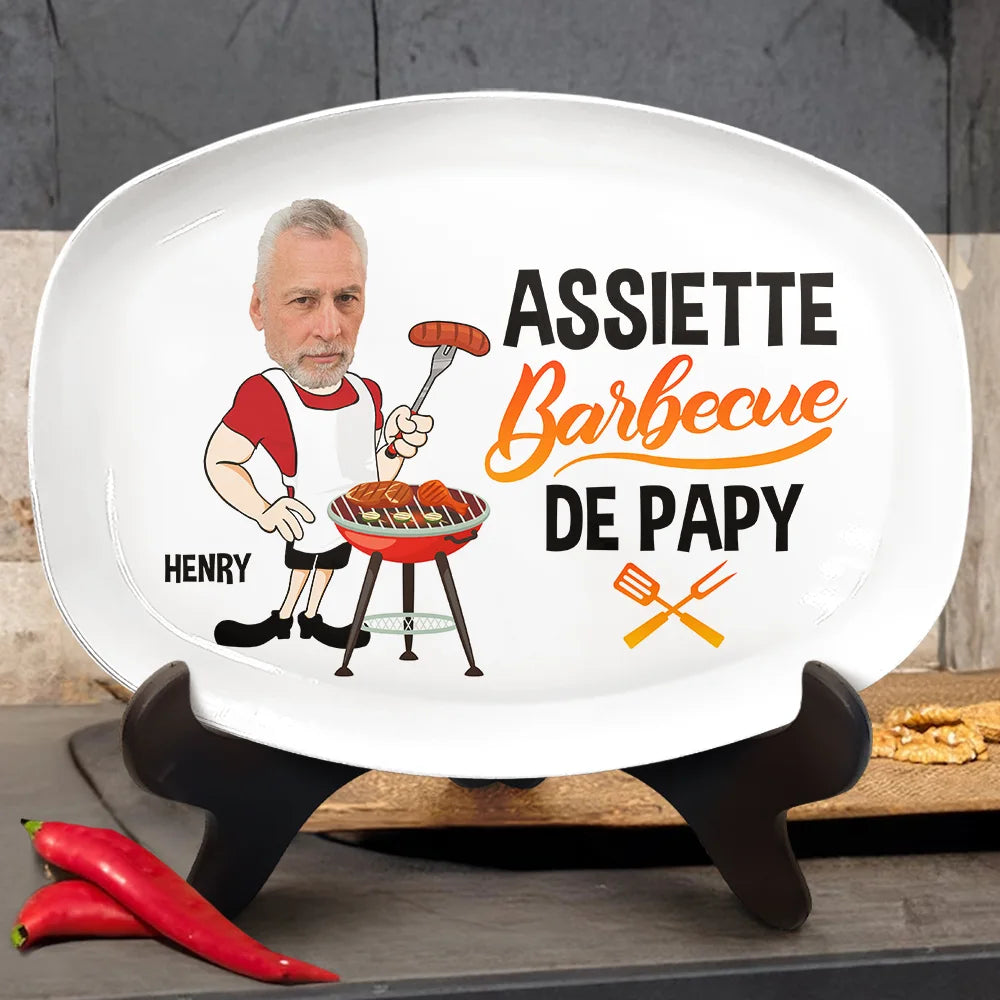 Gift For Husband,Gift For Boyfriend,Gift For Yourself,Gift For Men,Gift For Father,Dad's Hobby,Gift For Grandpa,Grandpa's Hobby,Grilling,French,Happy,Gift For Grandparents,Non-Eng,Photo,Icon,Playful - Photo Personnalisable Assiette Barbecue De Papa - Assiette Personnalisée