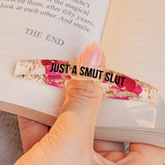 Top Market, Confident, Reading, Gift For Yourself, Gift For Women, Icon - Spread Those Pages Like A Good Girl - Personalized Resin Flower Page Holder
