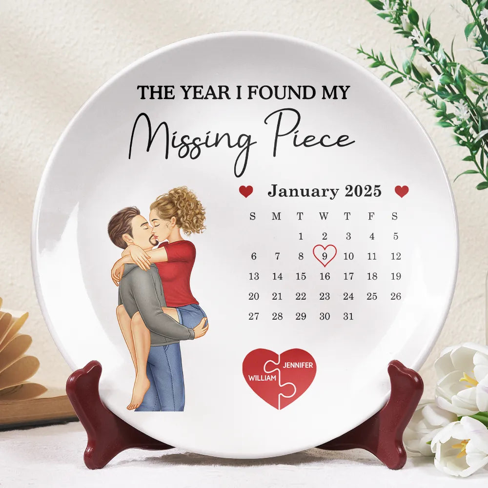 Gift For Couples, Gift For Husband, Gift For Wife, Gift For Boyfriend, Gift For Girlfriend - Calendar The Day I Found My Missing Piece - Personalized Ceramic Plate
