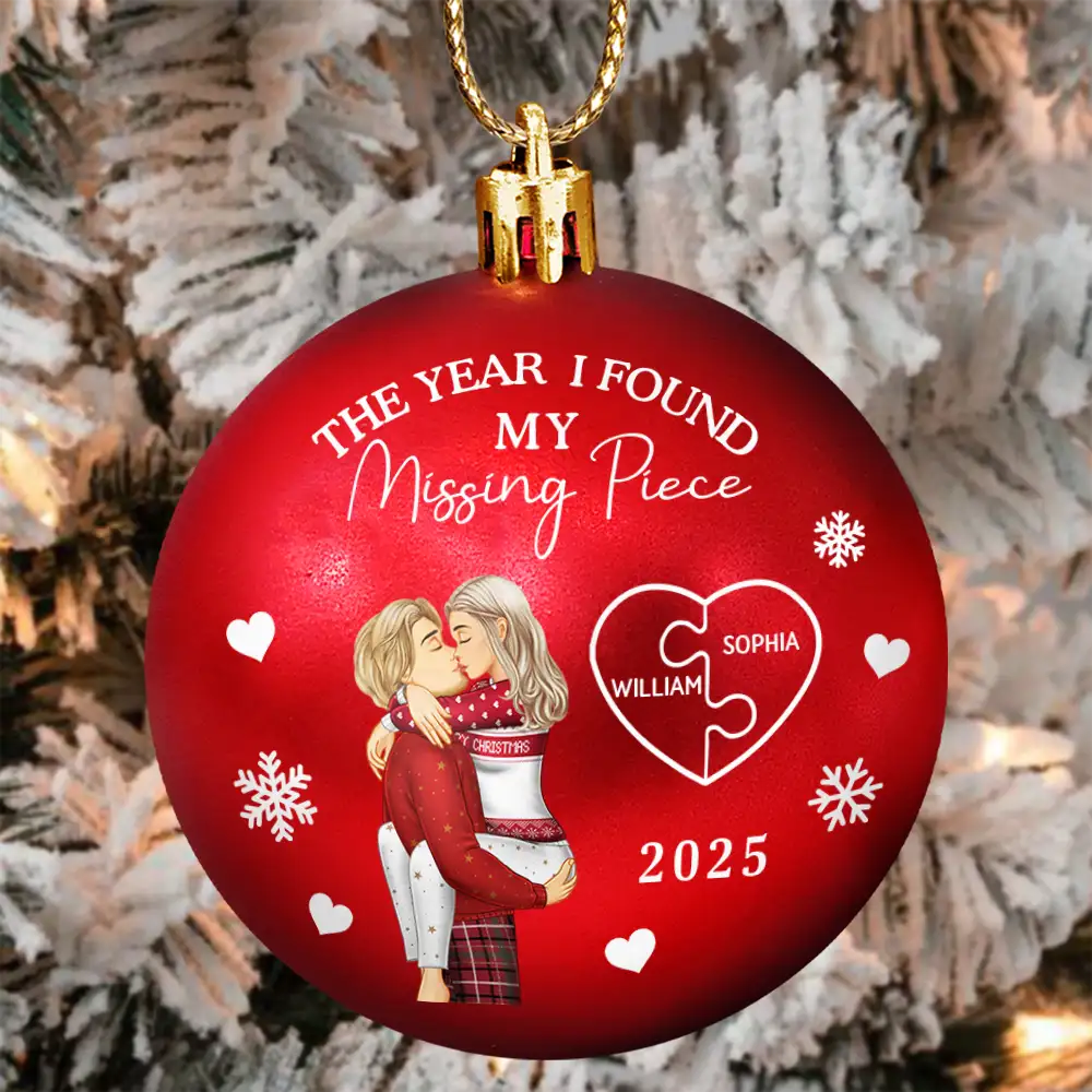 Gift For Couples,Christmas,Love - The Year I Found My Missing Piece Kissing Couples - Personalized Ball Ornament