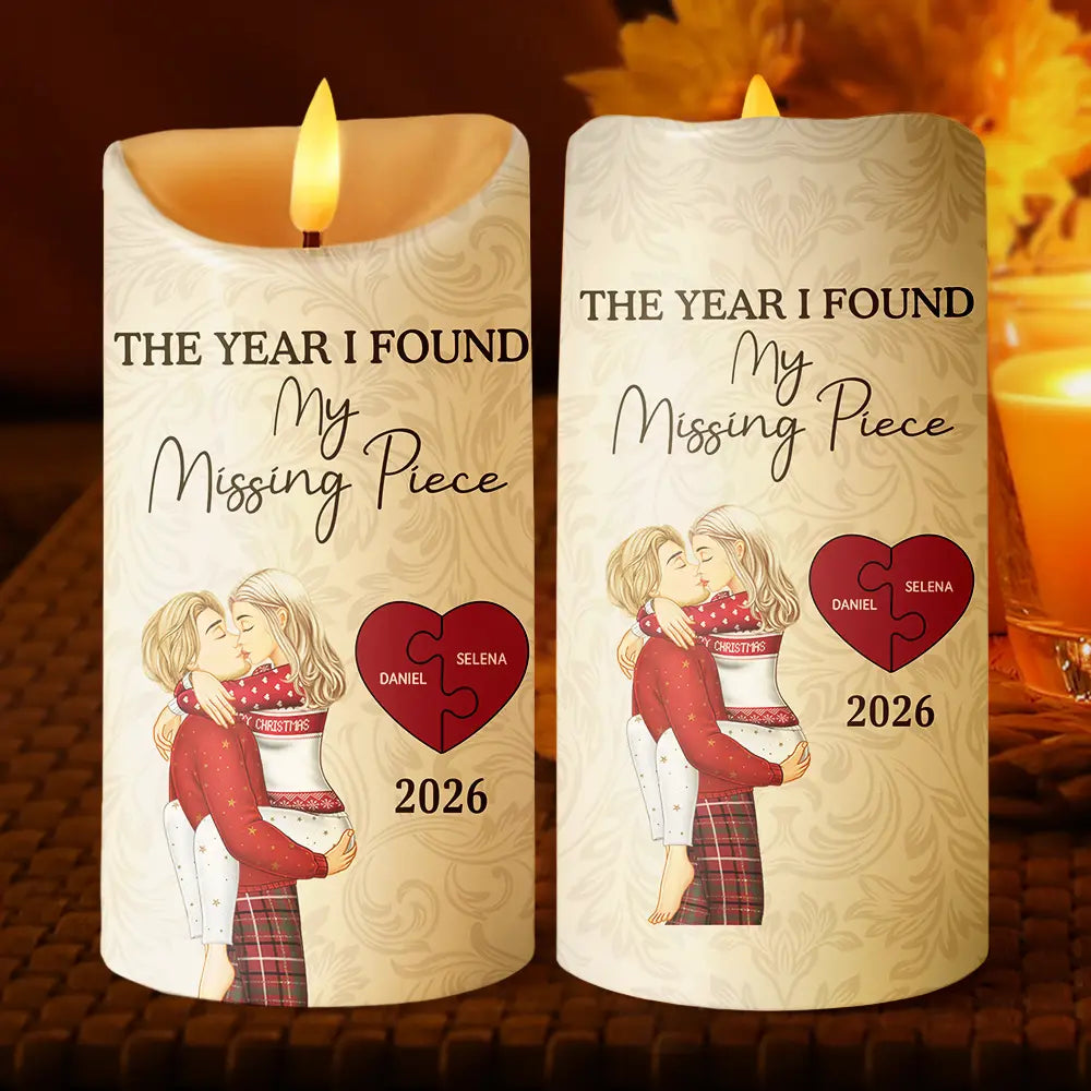 Christmas,Love,Gift For Couples,Gift For Husband,Gift For Wife,Gift For Boyfriend,Gift For Girlfriend,Anniversary - The Year I Found My Missing Piece Kissing Couples - Personalized Flameless LED Candle