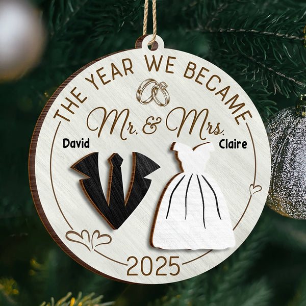 Love,Christmas,Gift For Wife,Gift For Husband,Gift For Couples,Gift For Boyfriend,Gift For Girlfriend - The Year We Became Mr & Mrs - Personalized 2-Layered Wooden Ornament
