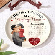 Love,Gift For Couples,Gift For Husband,Gift For Wife,Gift For Girlfriend - Calendar The Day I Found My Missing Piece Kissing Couples - Personalized Ceramic Plate